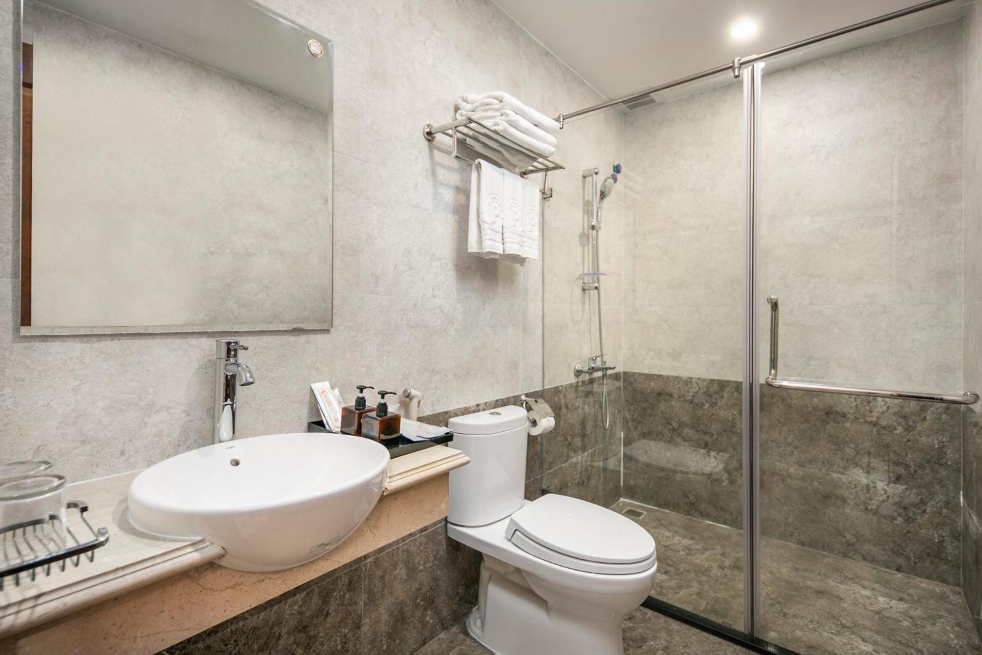 Prague Da Nang Beach Hotel Buitenkant foto