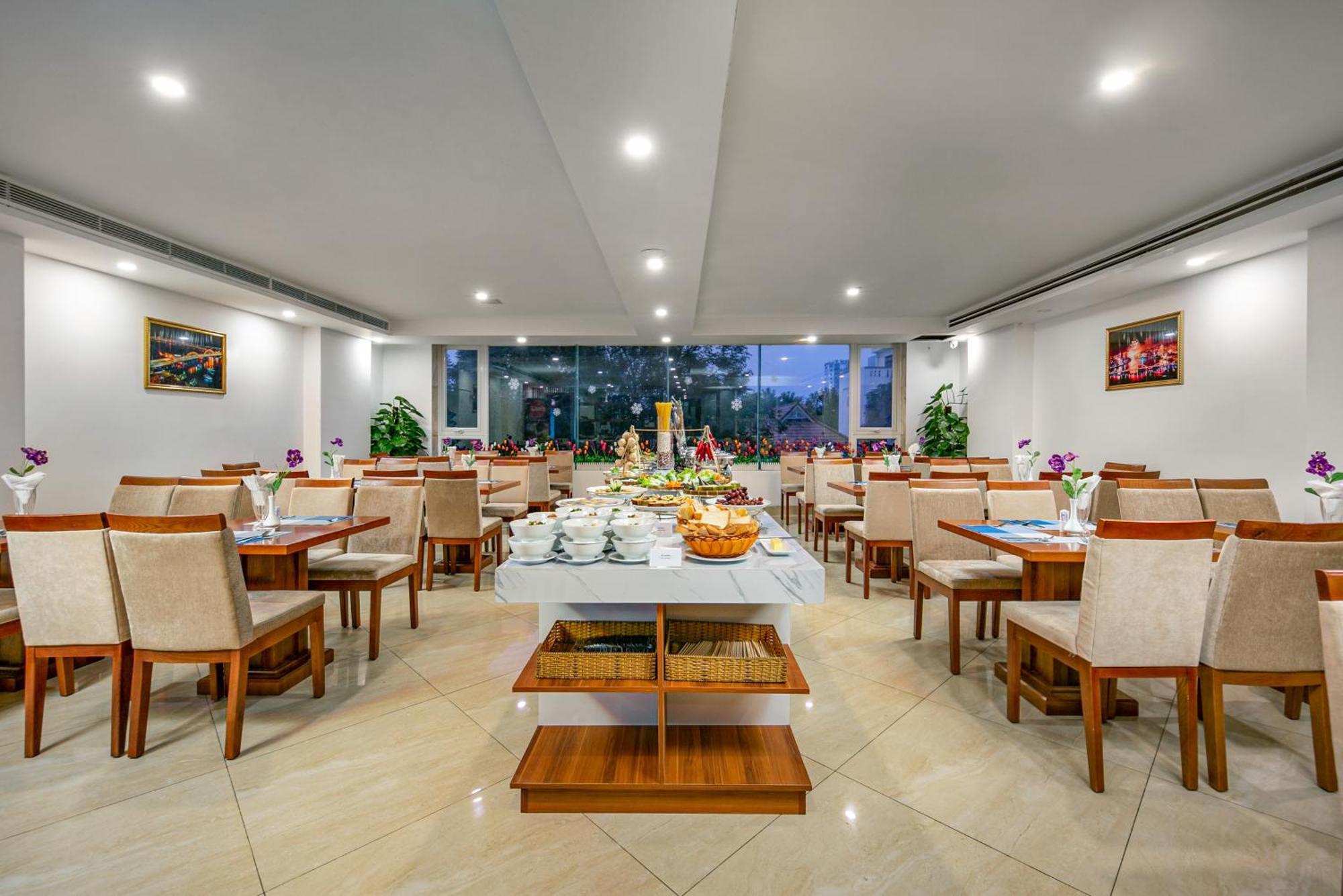 Prague Da Nang Beach Hotel Buitenkant foto