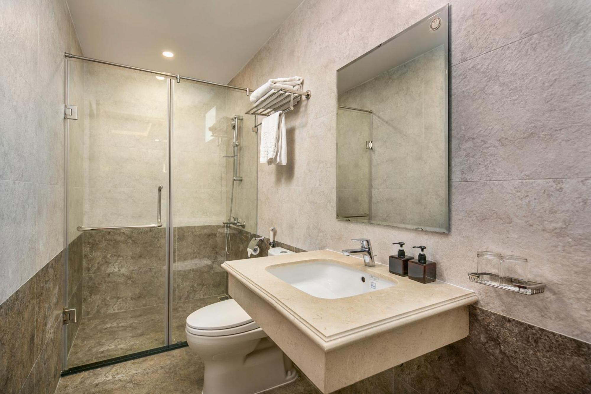 Prague Da Nang Beach Hotel Buitenkant foto